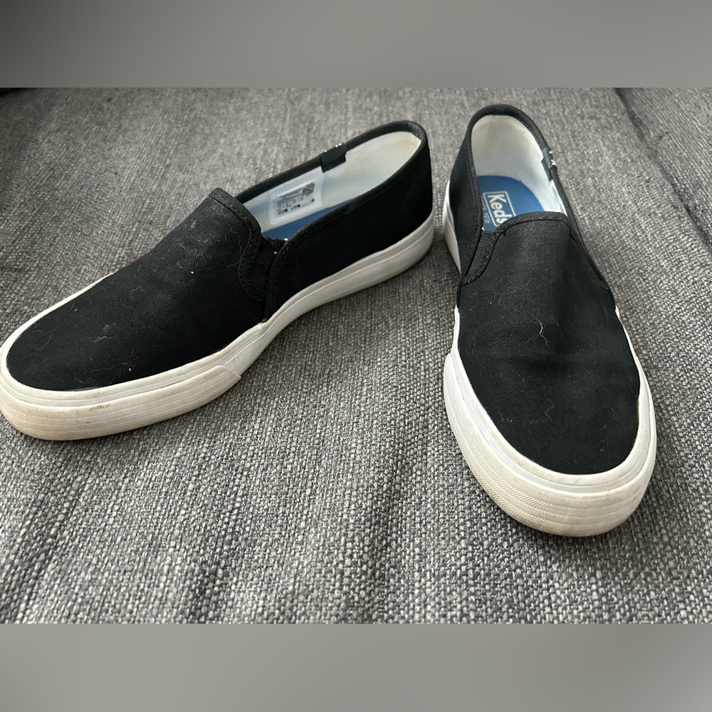Black slide on Keds